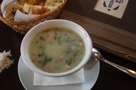 Caldo Verde com torradas de alho